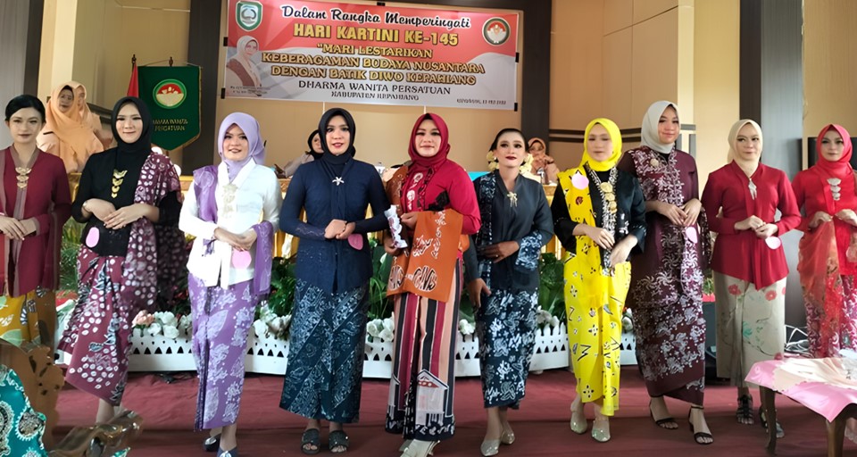 Lomba Fashion Show Batik Diwo Kabupaten Kepahiang, Membantu Promosi dan Penjualan Batik Lokal