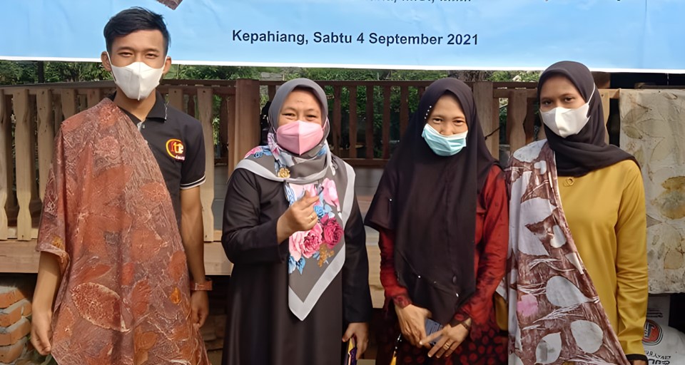 Pelatihan Ecoprinting di Sumber Hayati Memperkenalkan Pelestarian Alam Melalui Seni Kain